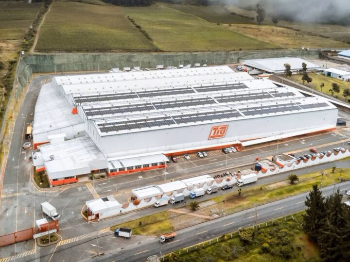 Cadena de supermercados Tía inaugura planta de energía solar