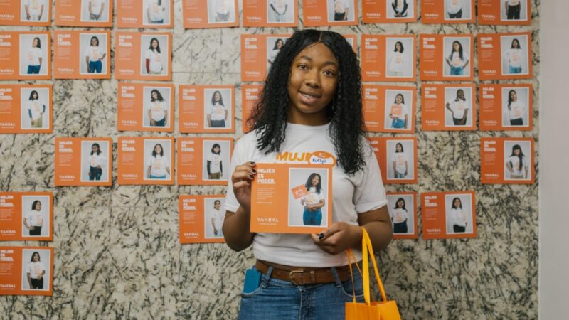 Empoderadas y listas para brillar: 81 jóvenes se graduaron del Programa Mujer es Poder