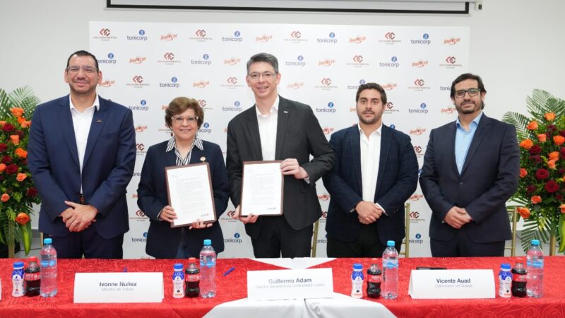 Arca Continental firma acuerdo para fomentar el empleo joven