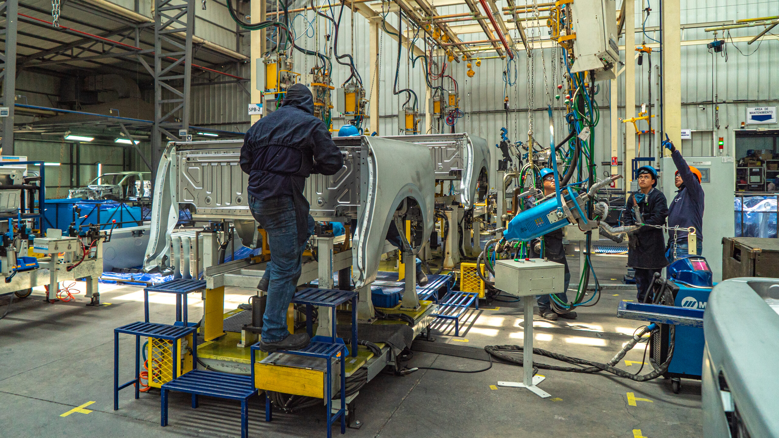 Ambacar invierte 10 millones de dólares en la industria automotriz ecuatoriana