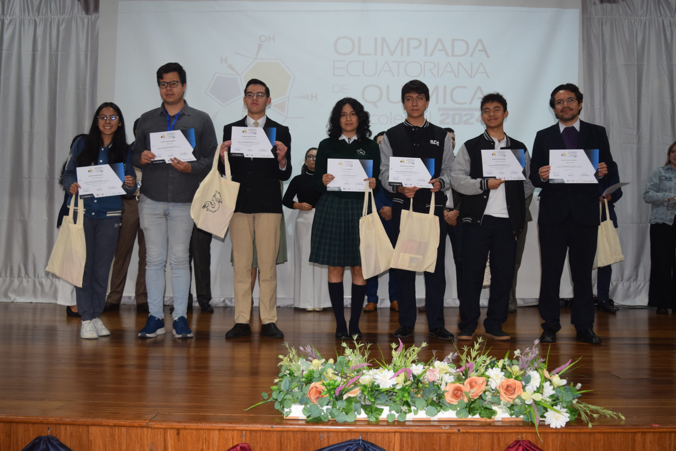 Estudiantes competirán en la Olimpiada Ecuatoriana de Química
