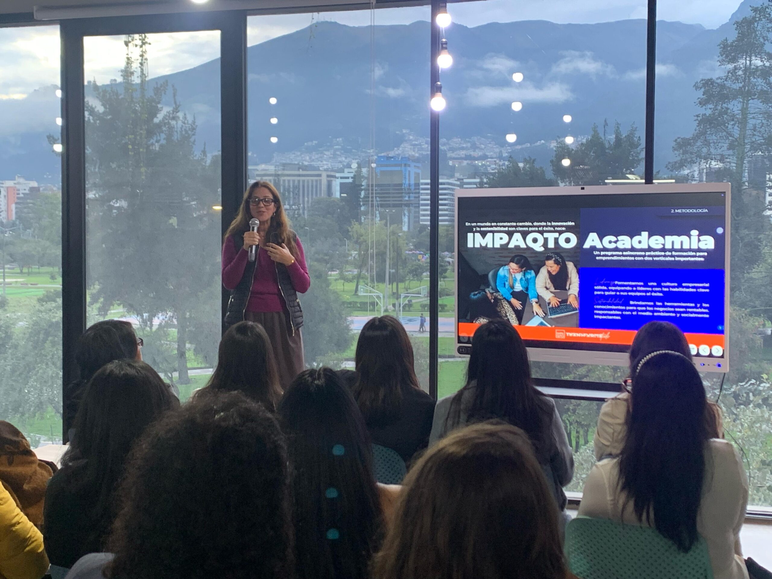 IMPAQTO Academia impulsa el liderazgo femenino