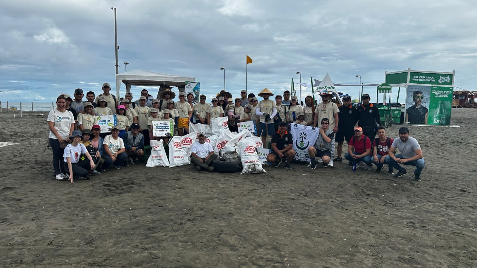 Girasoli y voluntarios se unieron para limpiar las playas