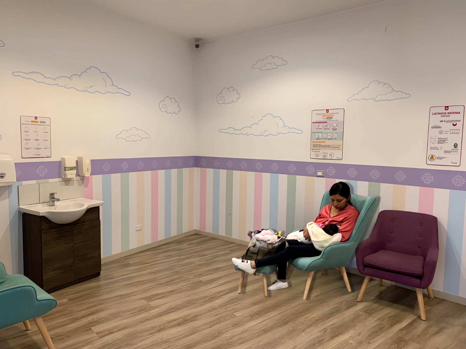 Las salas de lactancia son escenciales para las madres