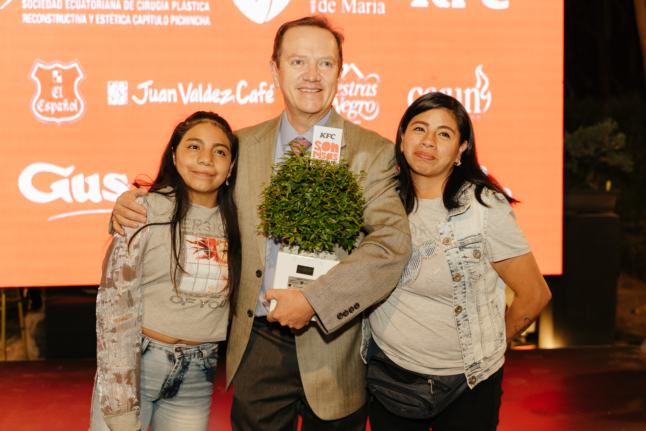 Sonrisas para toda la vida busca recaudar 150 mil dólares para realizar más cirugías