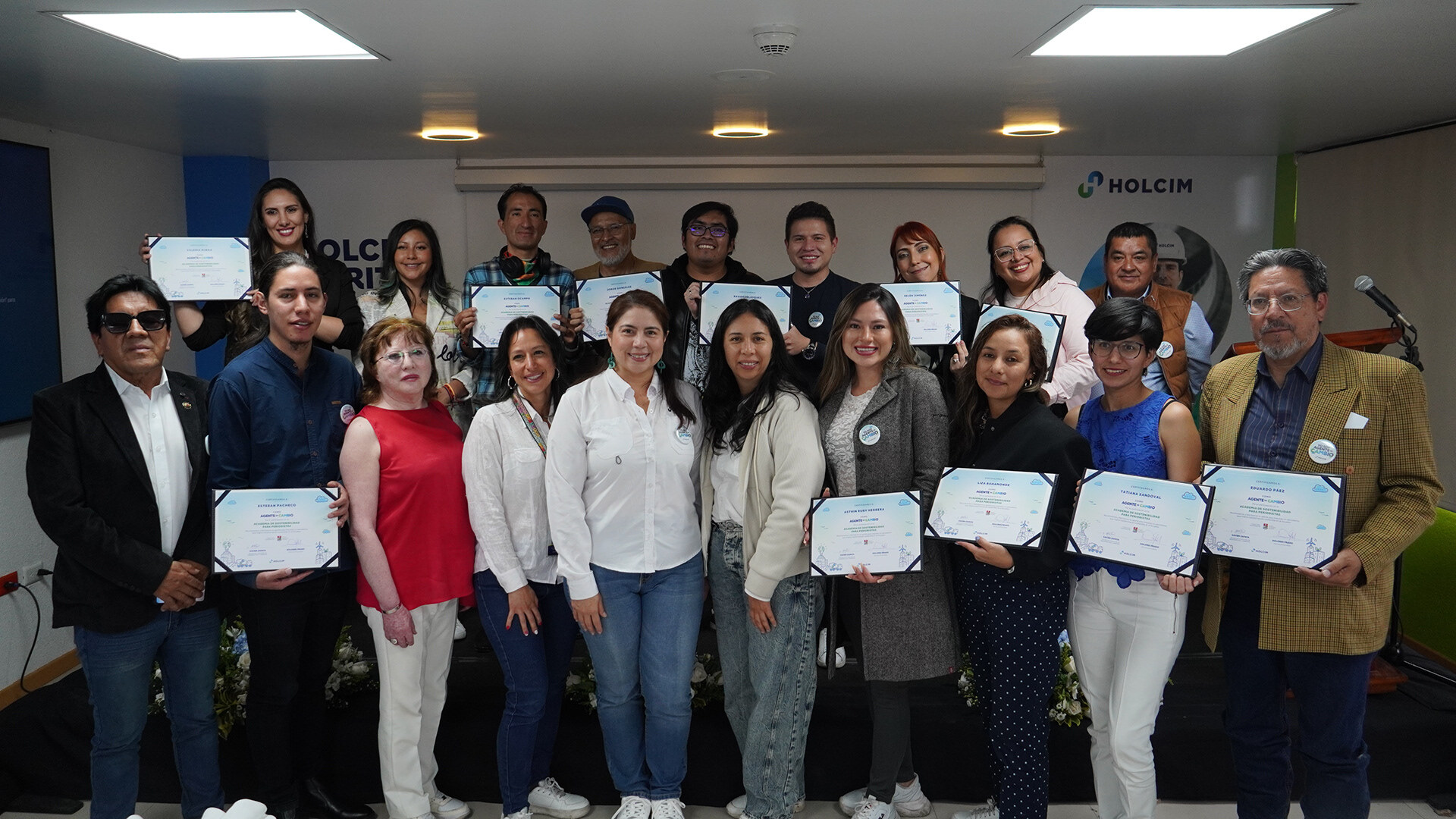 Holcim Ecuador y EPN gradúan a periodistas en sostenibilidad