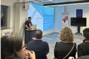 Juan Carlos Jiménez durante su conferencia “LLMs: Introduction to Retrieval-Augmented Generation (RAG) with Custom Data”