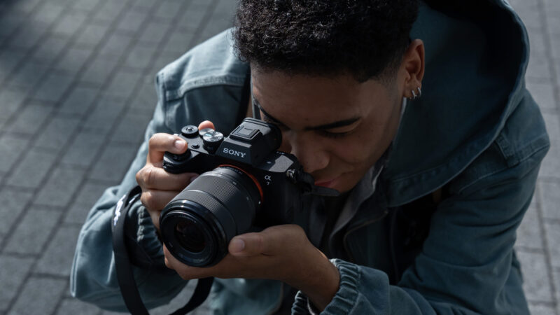 Sony presenta la Alpha 7V, su nueva cámara con IA avanzada