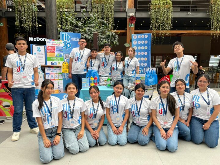 Estudiantes crean FitUp, un tomatodo inteligente y una app para fomentar la hidratación