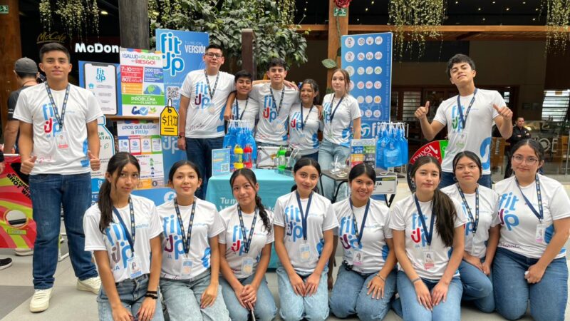 Estudiantes crean FitUp, un tomatodo inteligente y una app para fomentar la hidratación