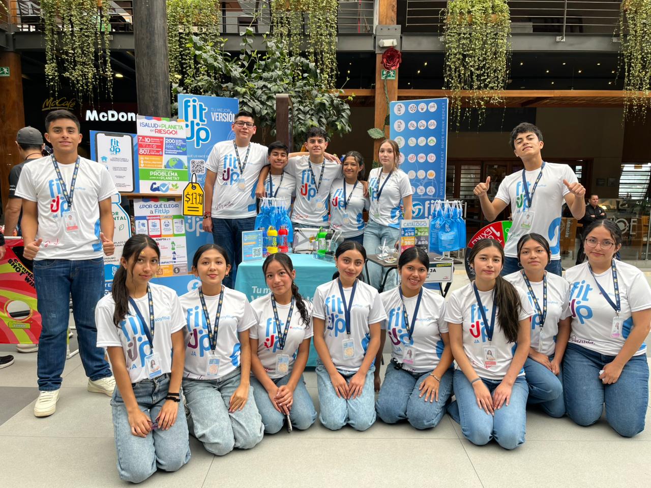 Estudiantes crean FitUp, un tomatodo inteligente y una app para fomentar la hidratación