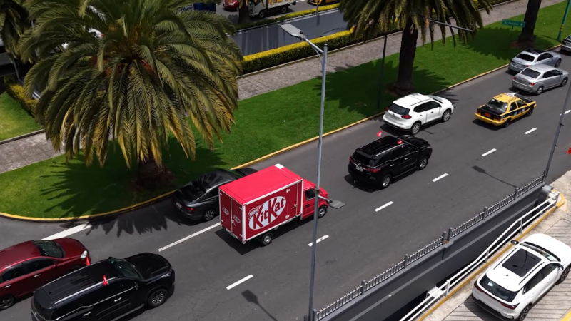 ¿Por qué un camión de KitKat recorre las calles de Quito?