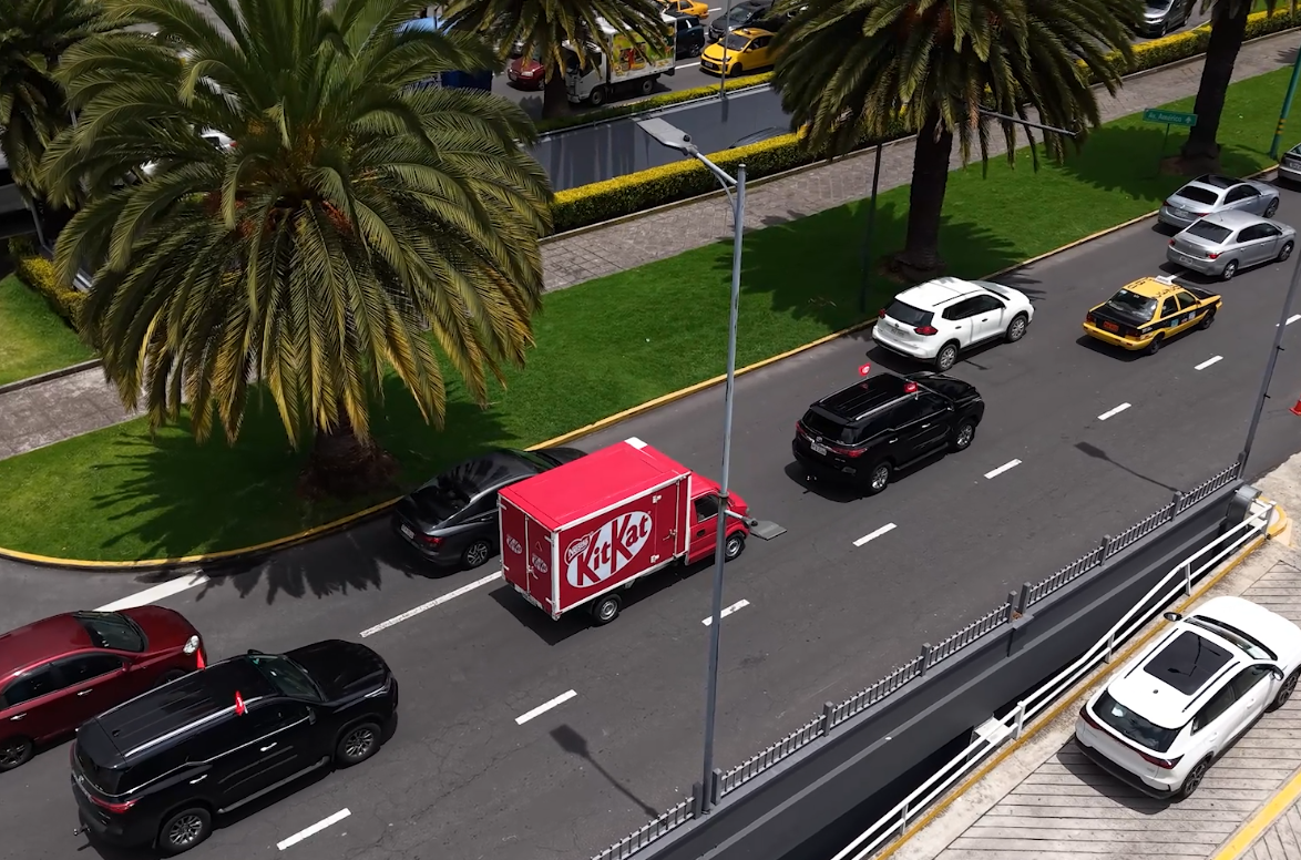 ¿Por qué un camión de KitKat recorre las calles de Quito?