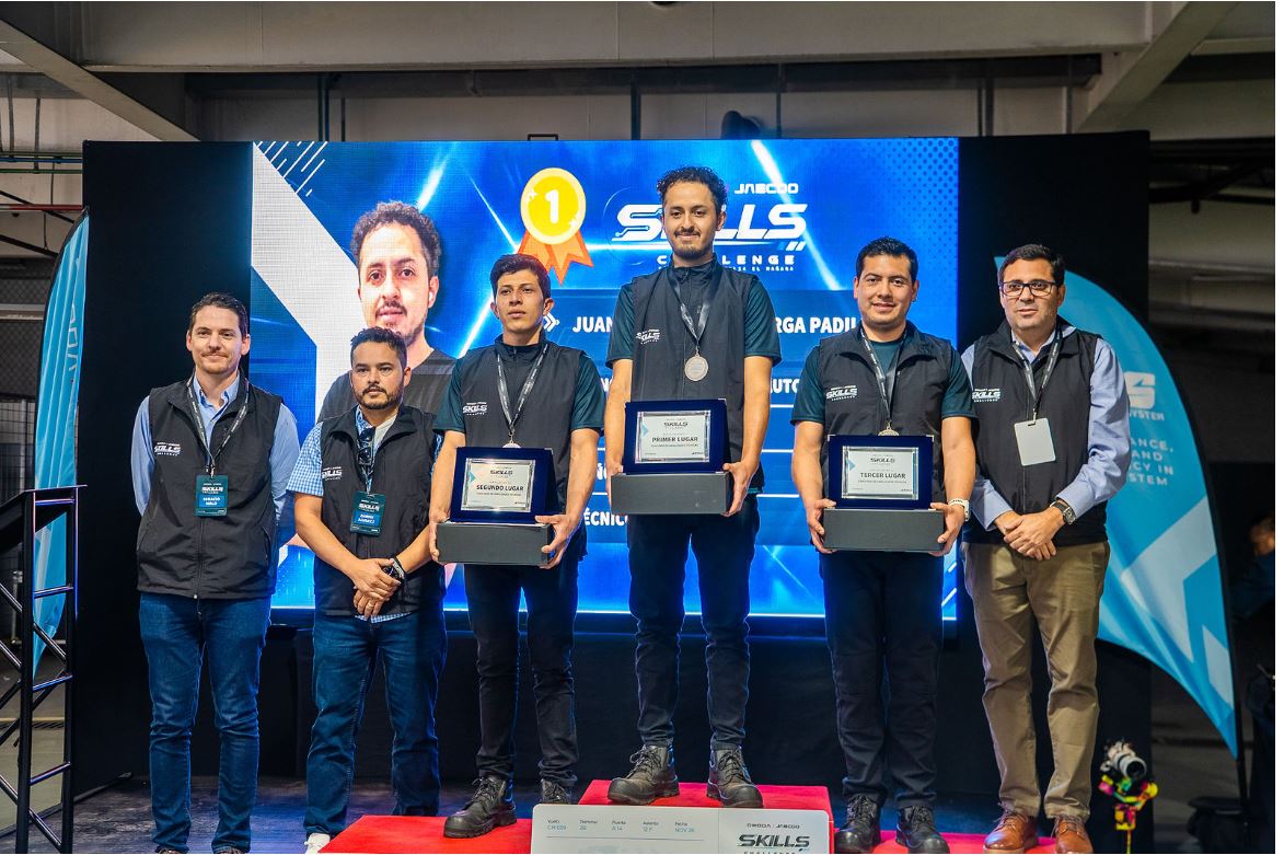 OMODA & JAECOO premió al mejor técnico de posventa de Ecuador